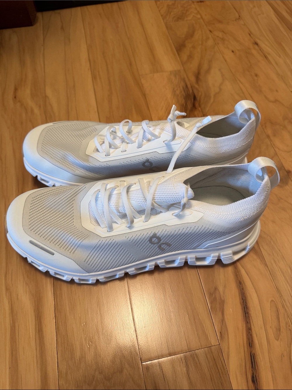 NWOB On Running Women's On Cloud 6 Versa White Athletic Sneakers - 8